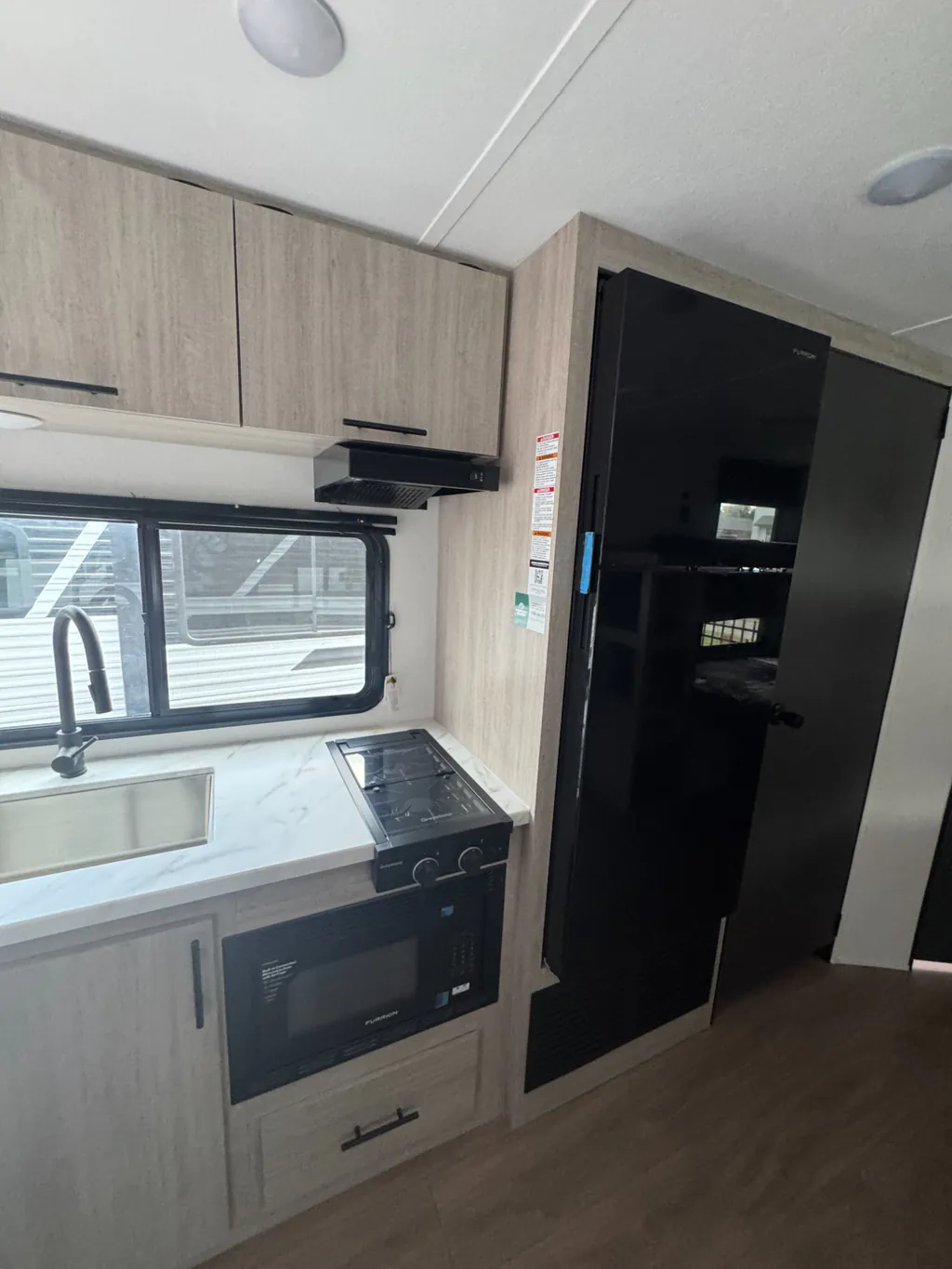 2027 East to West Della Terra 280BH, Photos photo 17
