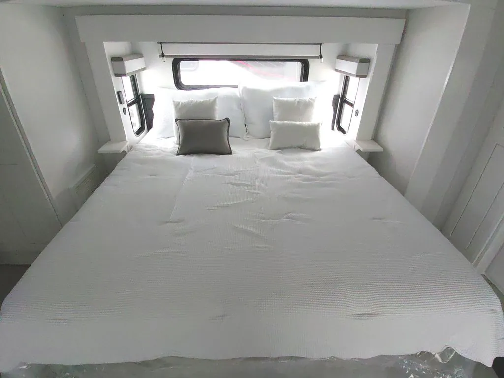 2026 Jayco Pinnacle 38SSWS - Photo 3