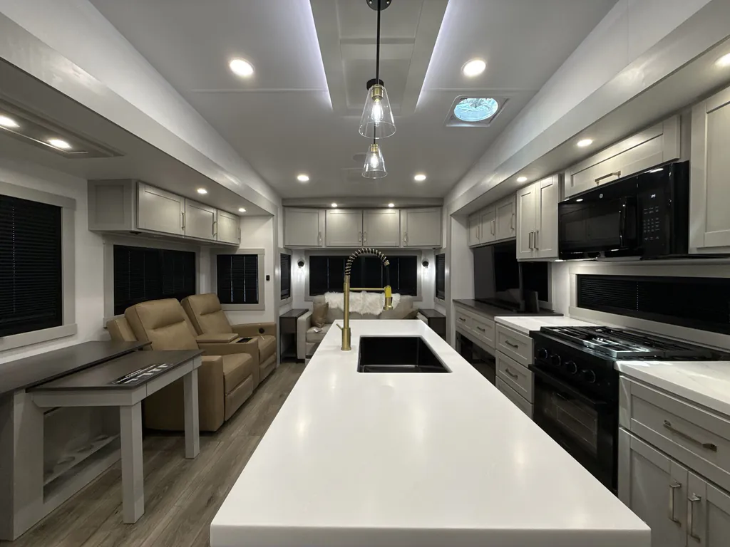 2026 Brinkley Model Z 3600, Photos photo 9