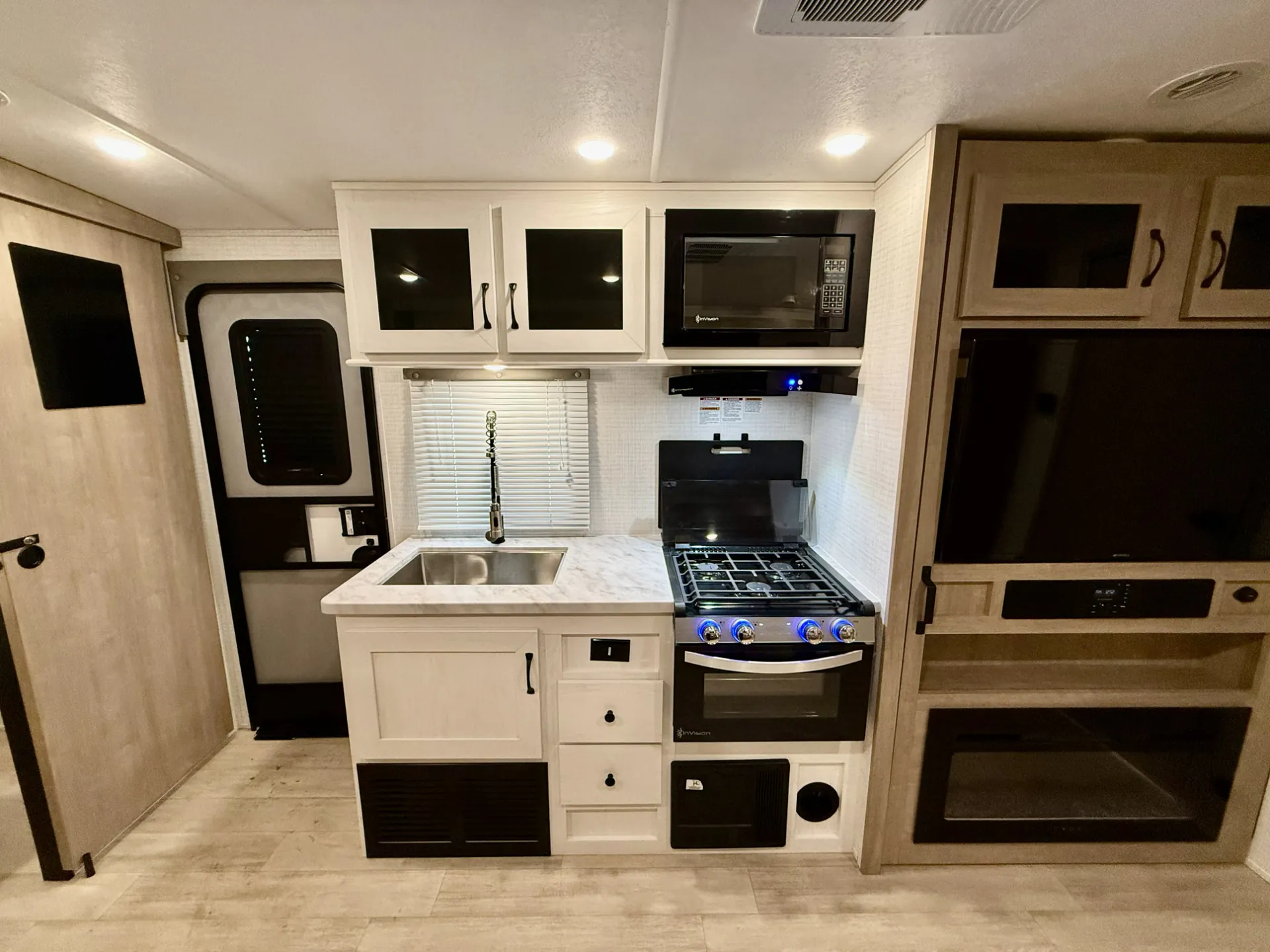 2025 Forest River Solaire 2420RBS — Photo 6