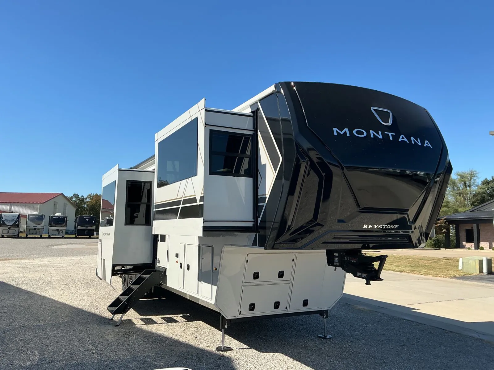 2027 Keystone Montana 3800FL - Photo 2