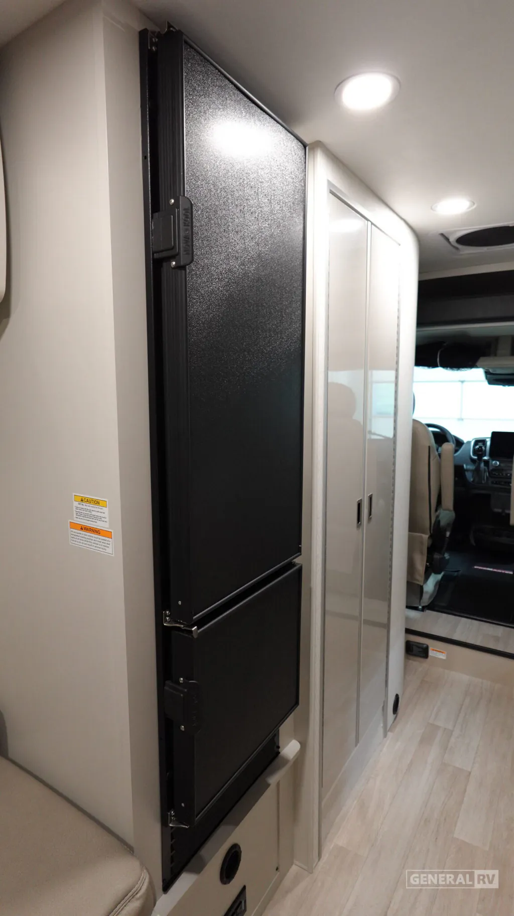 2027 Thor Motor Coach Tellaro 20Y, Photos photo 19