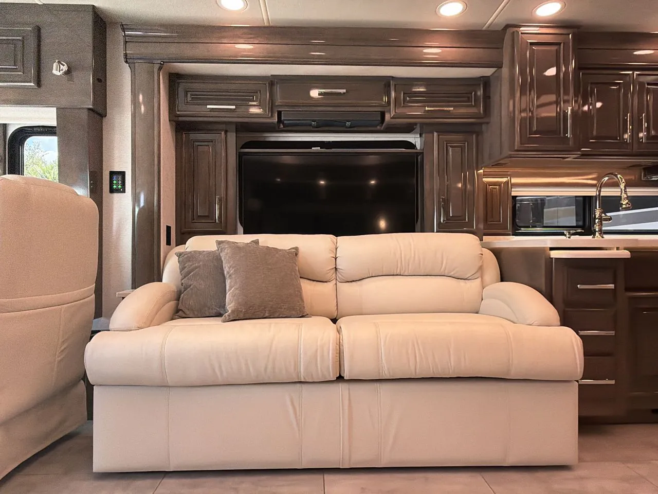 2022 Entegra Coach Anthem 44W - Photo 4