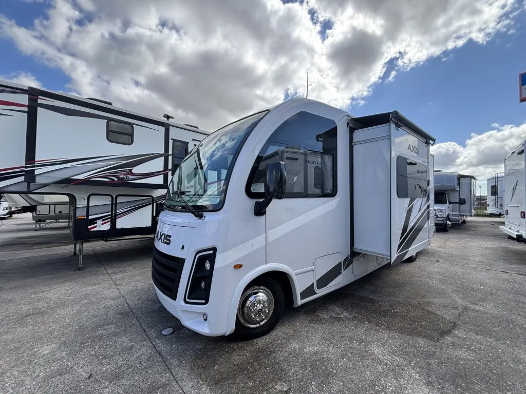 2026 Thor Motor Coach Axis 24.1 - Photo 3