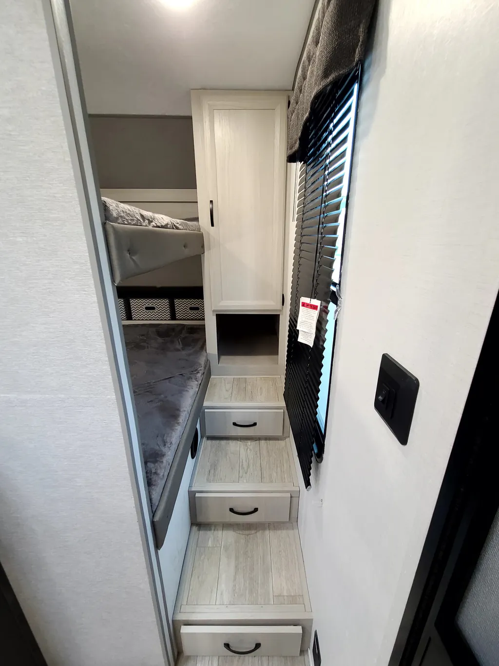 2027 Coachmen Catalina Legacy Edition 333DBDSCK, Photos photo 49
