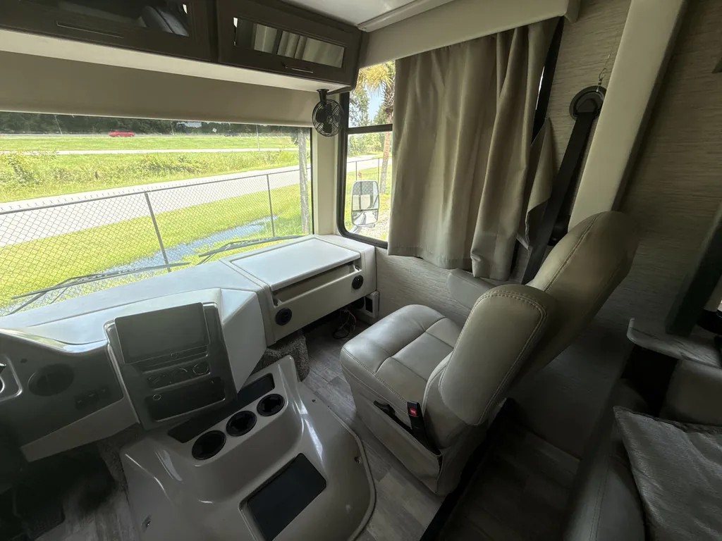 2023 Thor Motor Coach Freedom Traveler A32, Photos photo 10