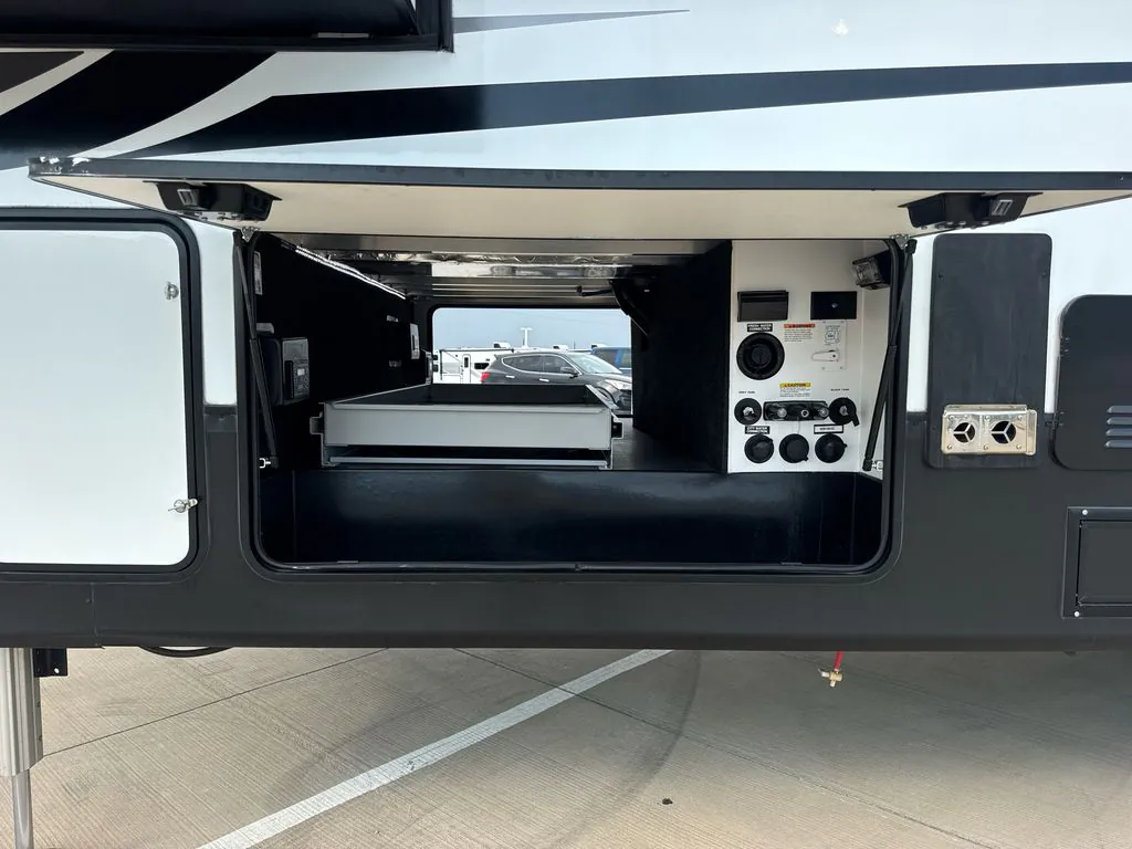 2024 Dutchmen Yukon 412DB - Photo 4