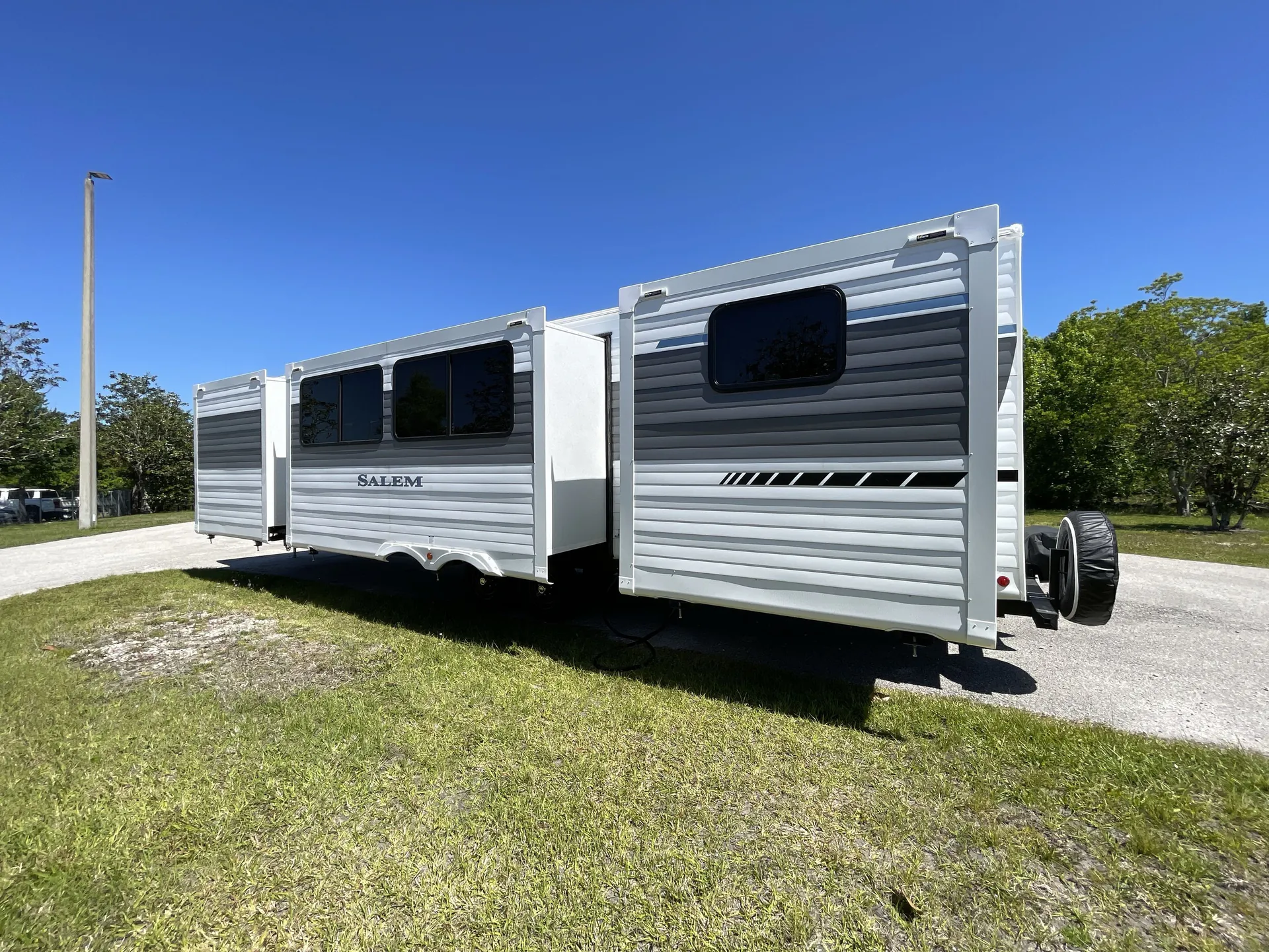 2026 Forest River Salem 33TS — off campside