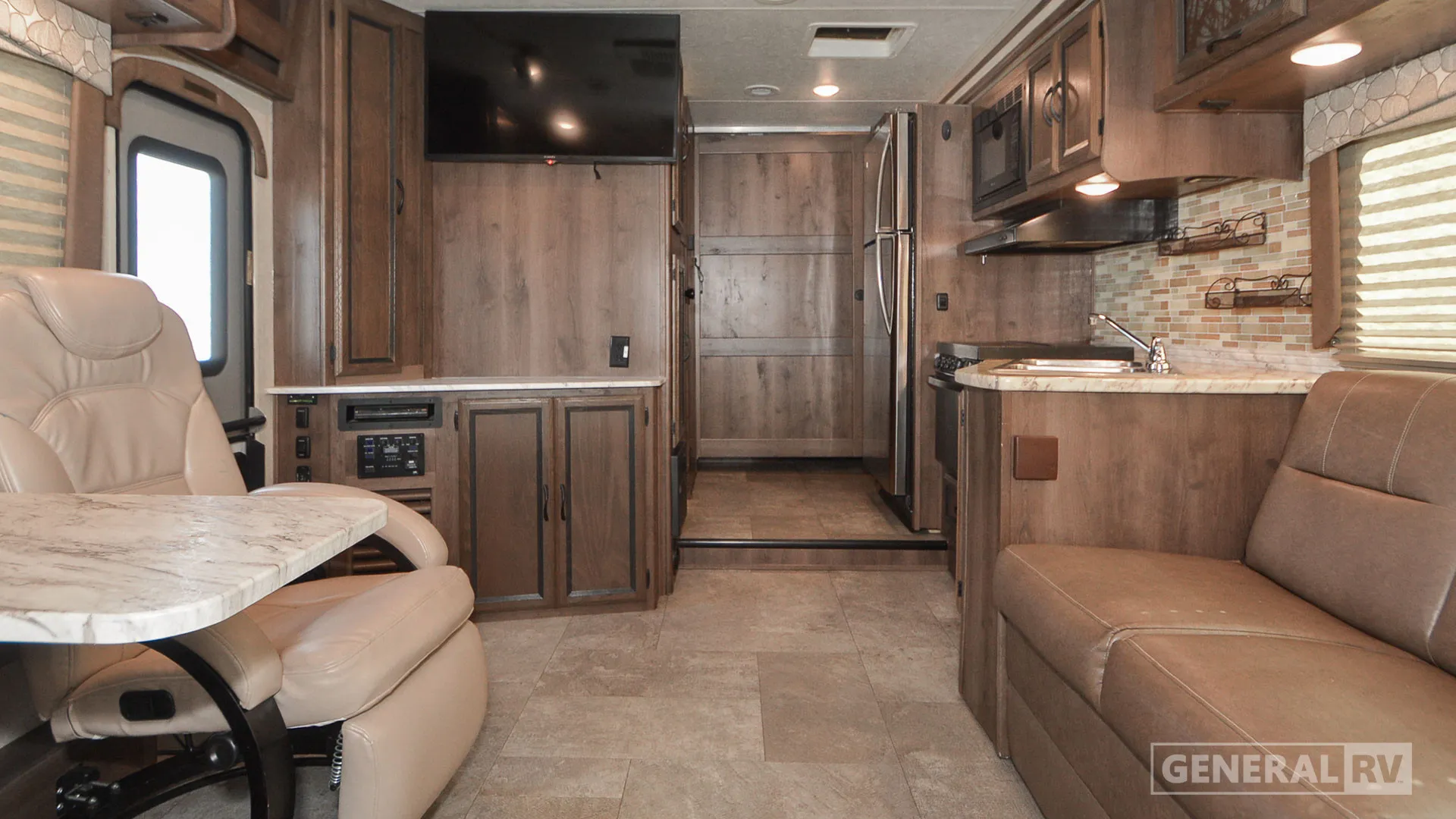2019 Coachmen Freelander 32FS - Photo 3