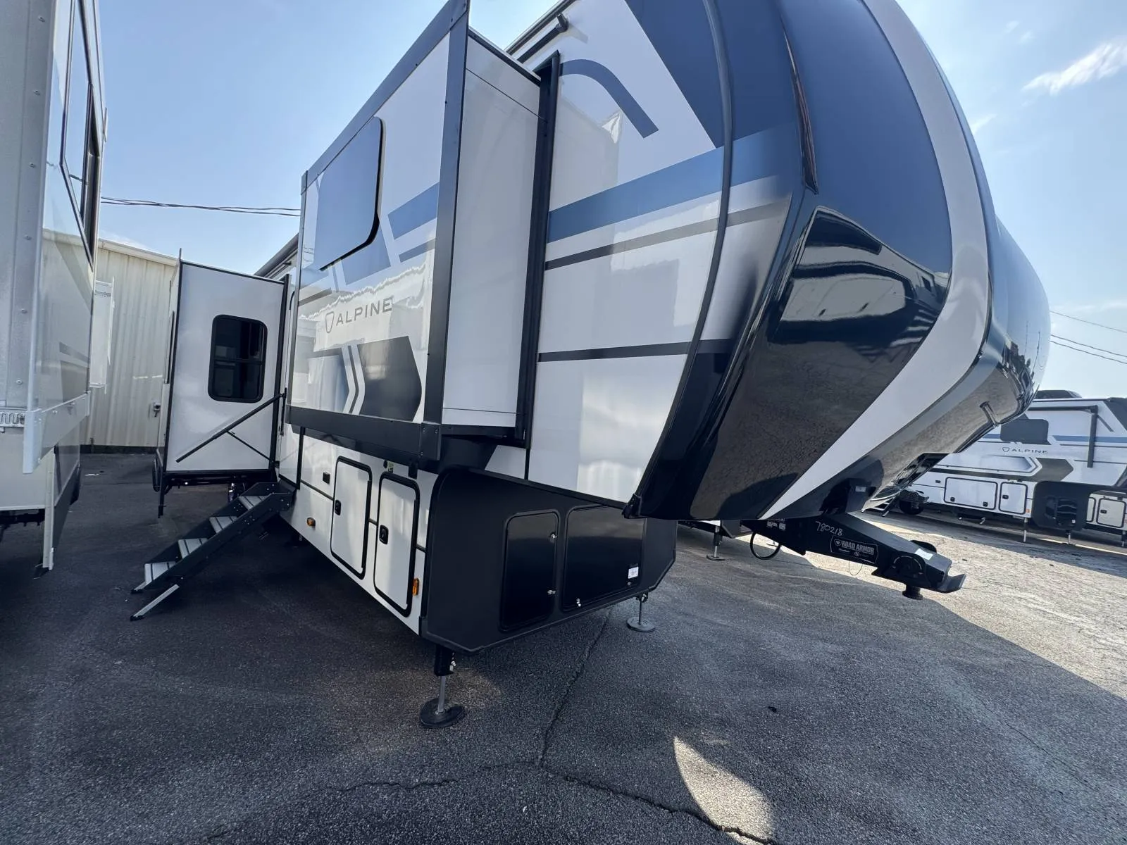 2026 Keystone Alpine 3820FK - Photo 3