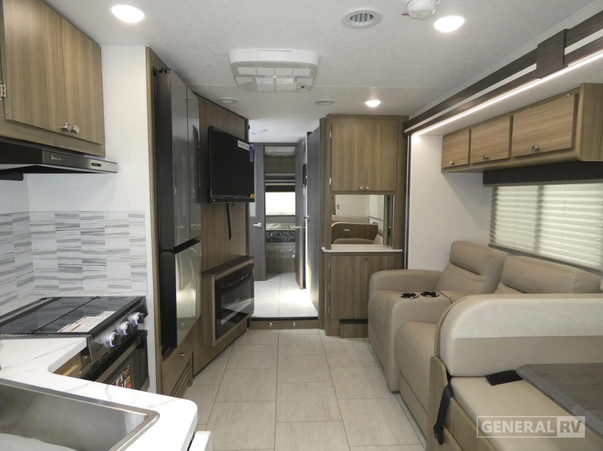 2026 Coachmen Freelander 30RS - Photo 3