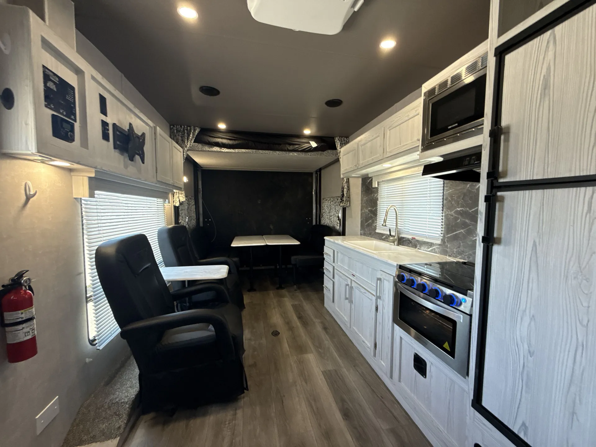 2023 eclipse rv Attitude Limited 20FBG-LE - Photo 3