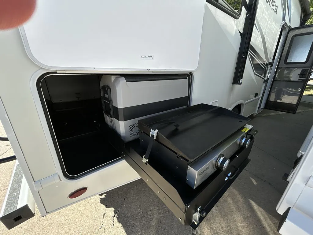 2023 Thor Motor Coach Geneva 28VA - Photo 3