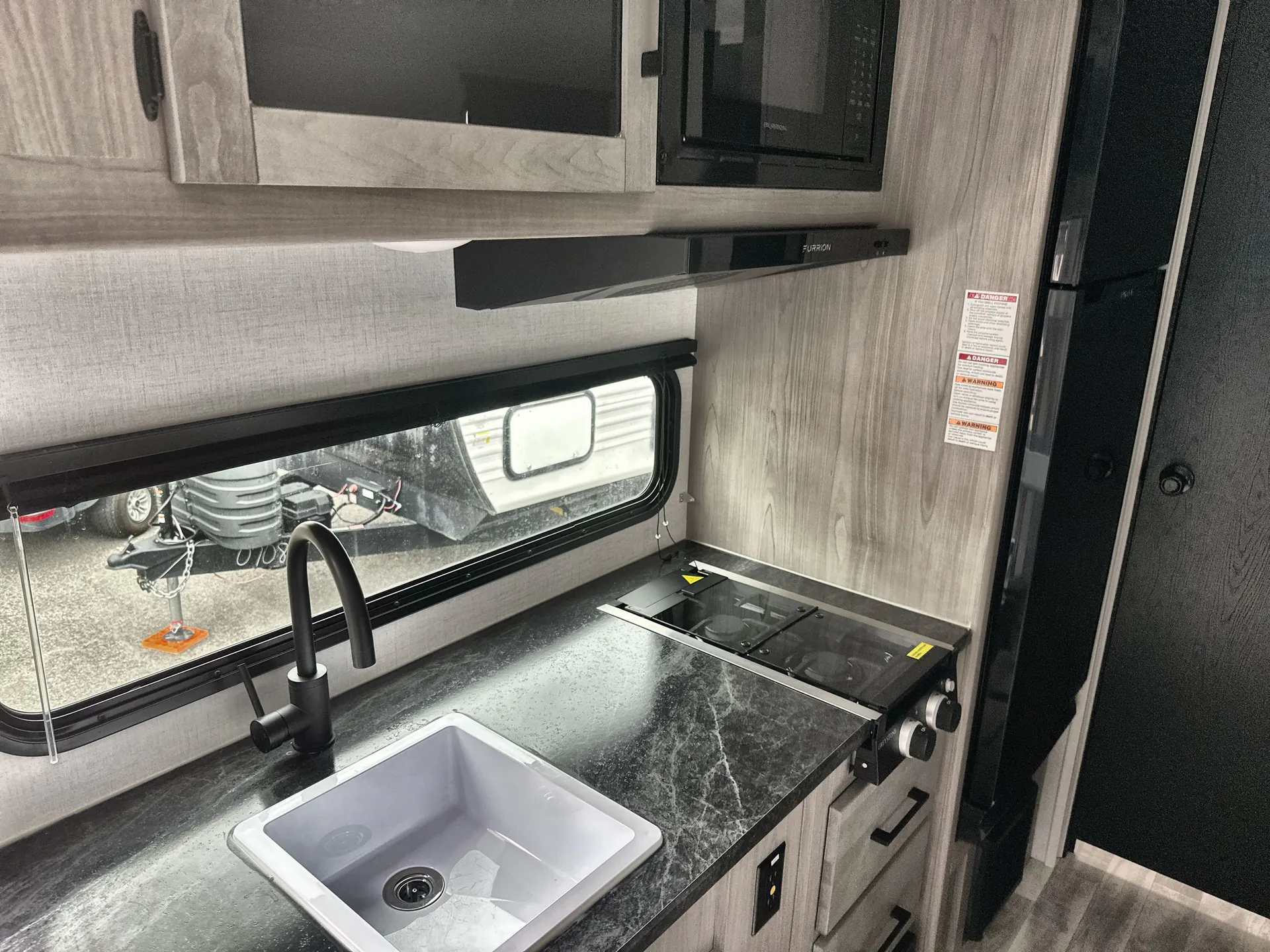 2024 Dutchmen Kodiak SE 17SBH — living area main
