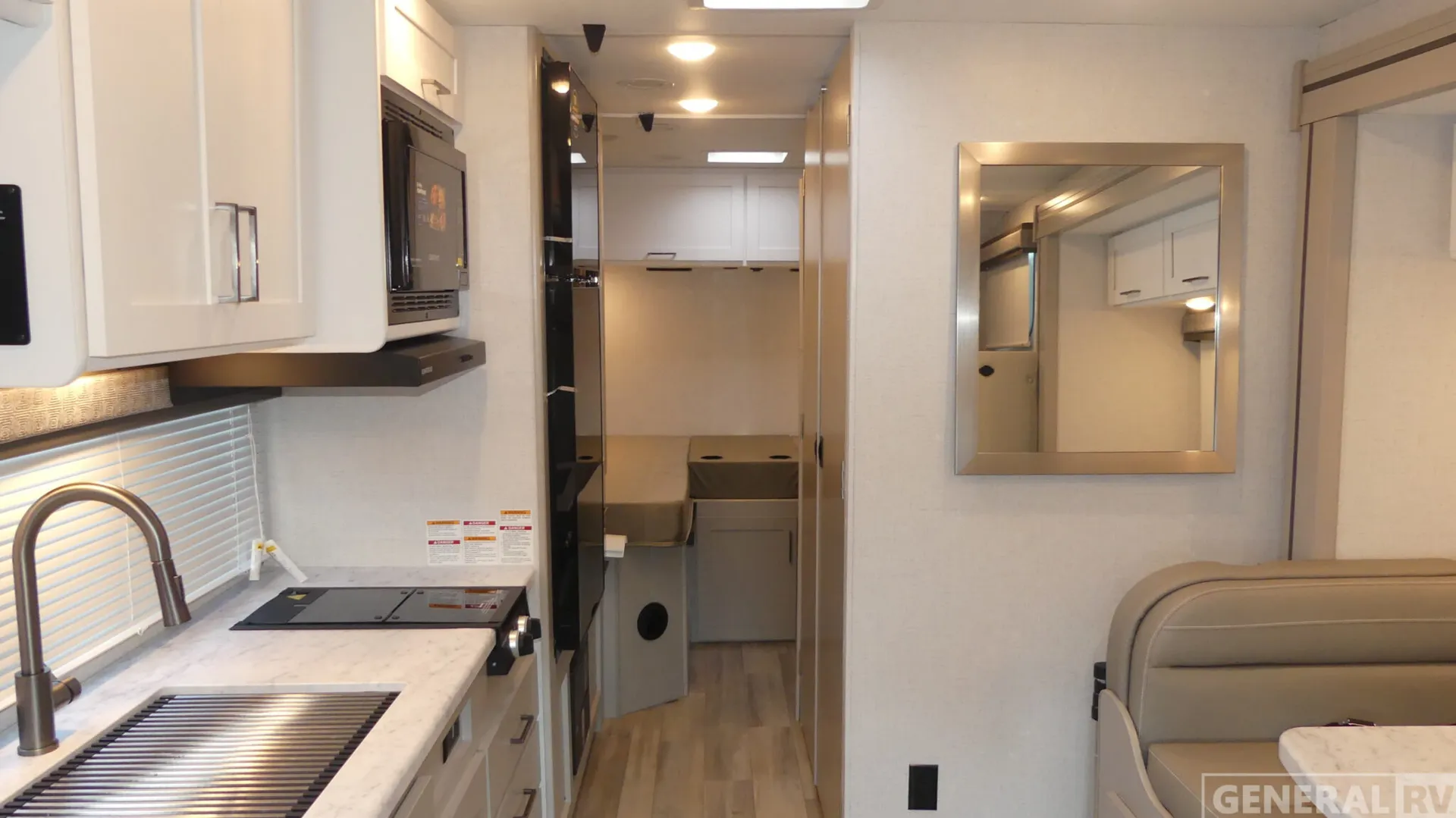 2026 Thor Motor Coach Pasadena SE SZ25 - Photo 3