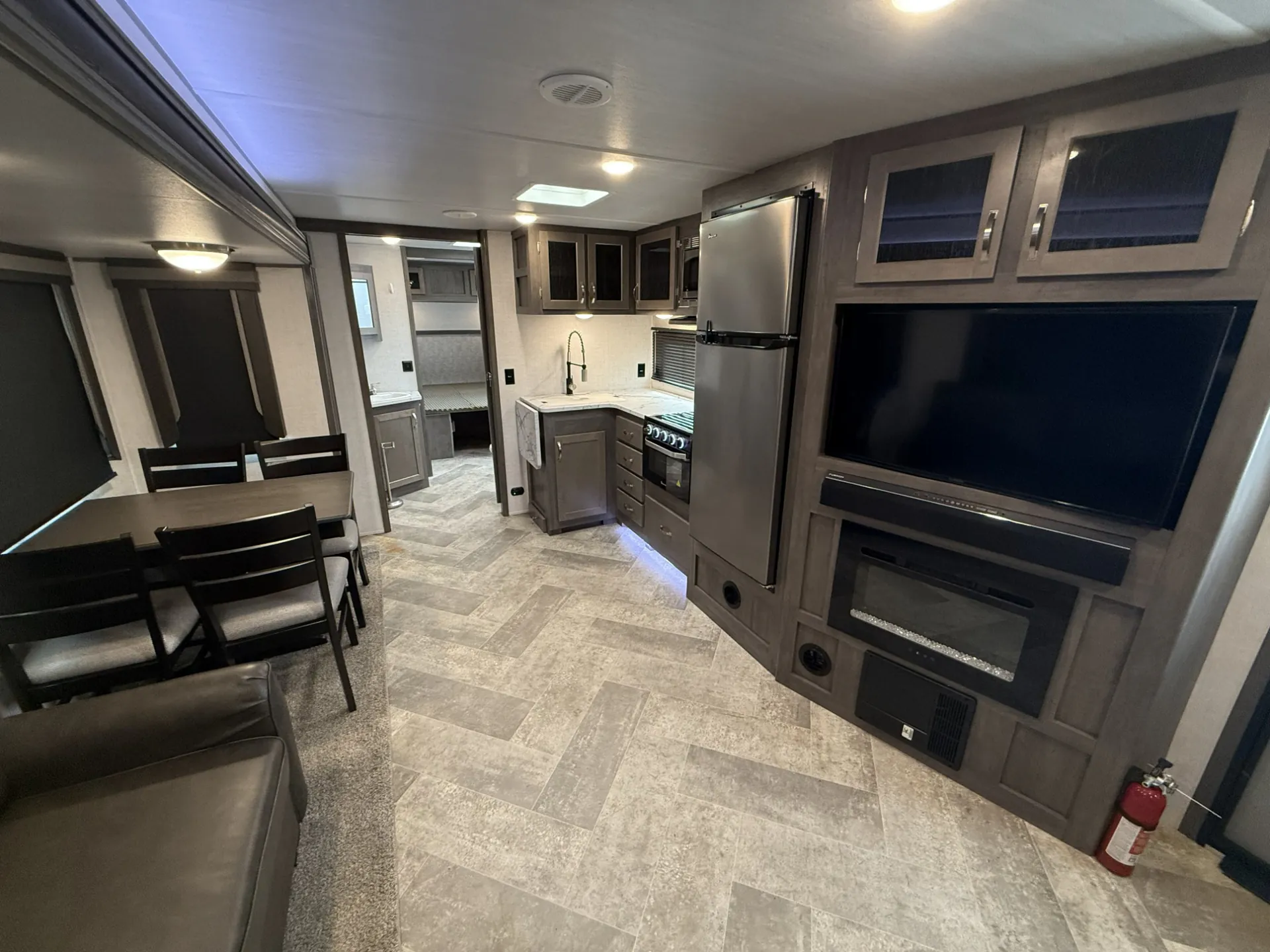 2021 East to West Alta 2850KRL - Photo 3