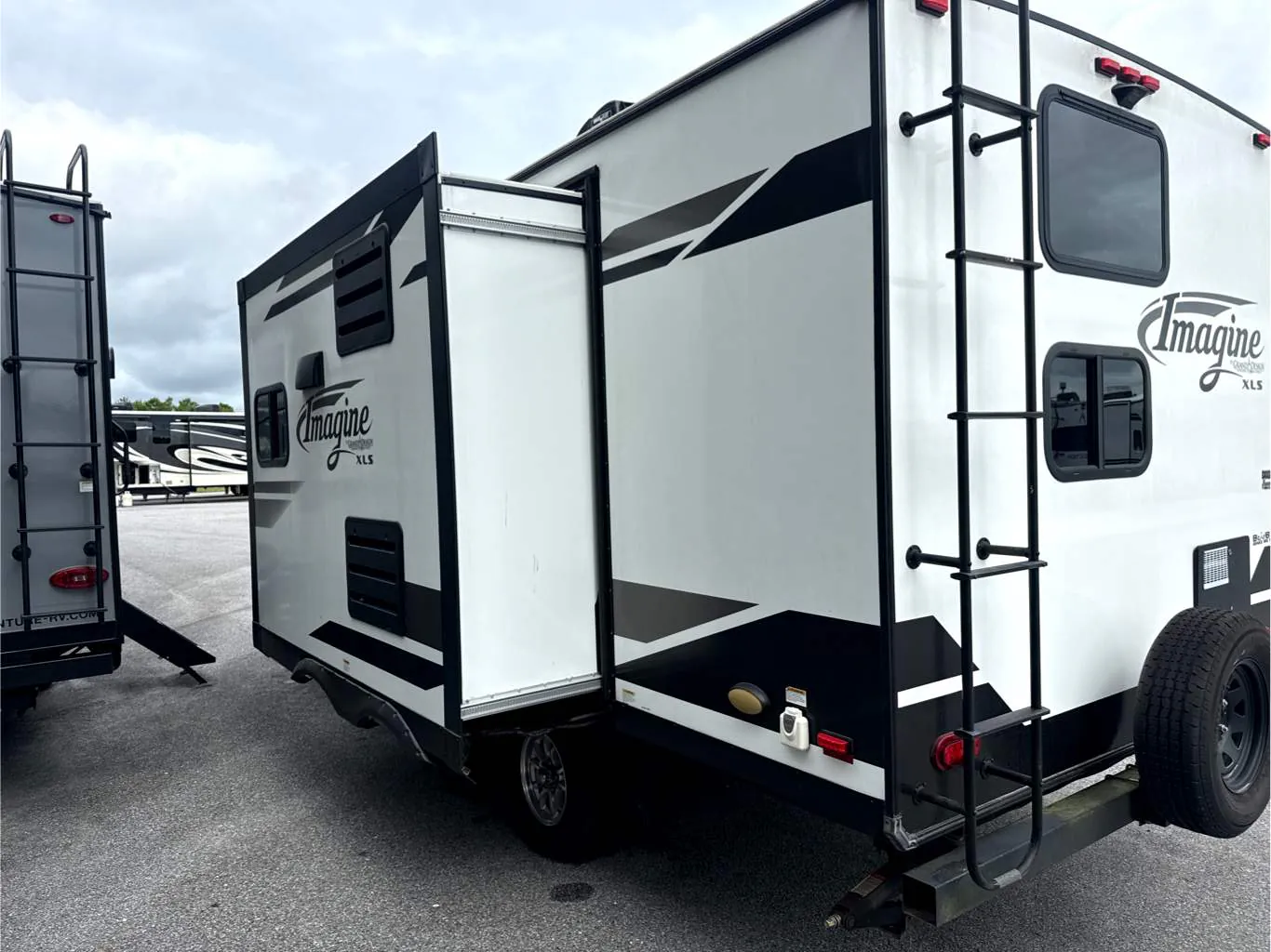 2019 Grand Design Imagine XLS 19BWE - Photo 4