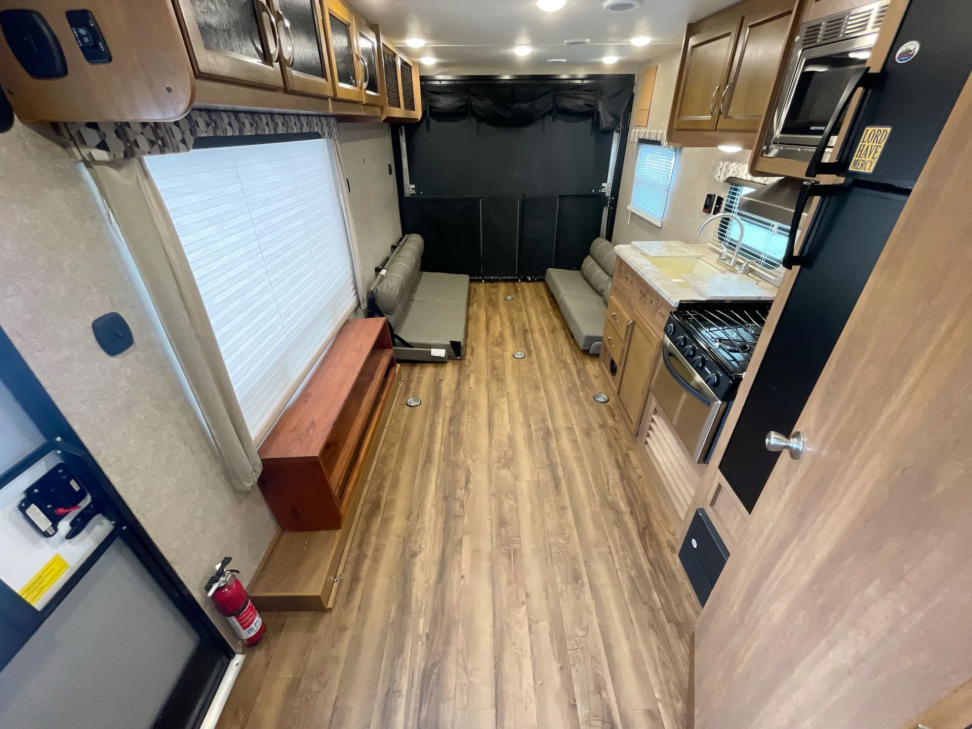 2018 Coachmen Catalina Trail Blazer 26TH — cabinet