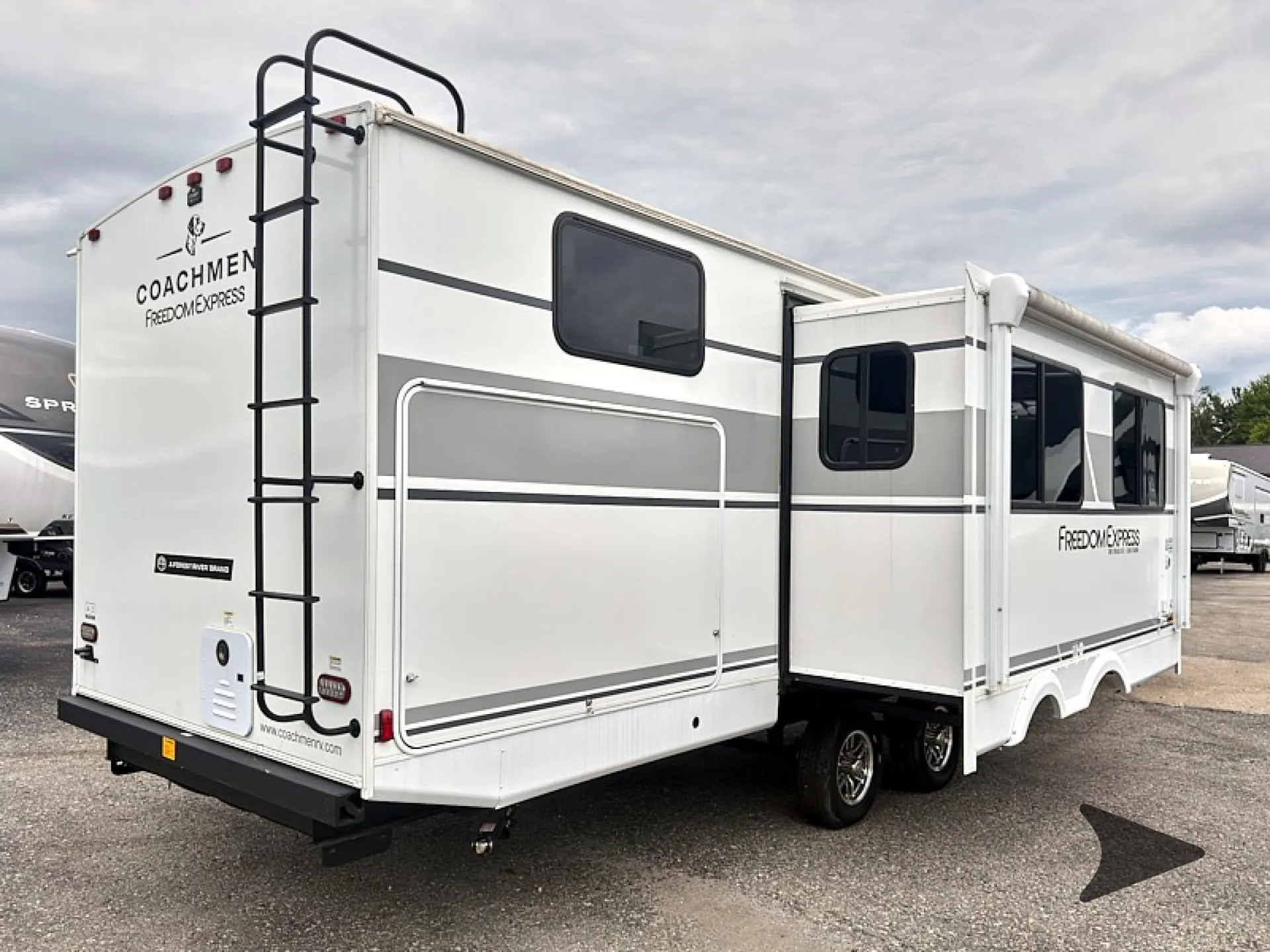 2025 Coachmen Freedom Express Ultra Lite 326BHDS - Photo 4