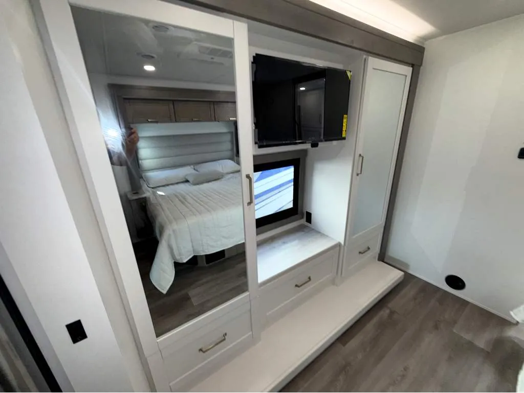 2027 Entegra Coach Vision XL 36C, Photos photo 32