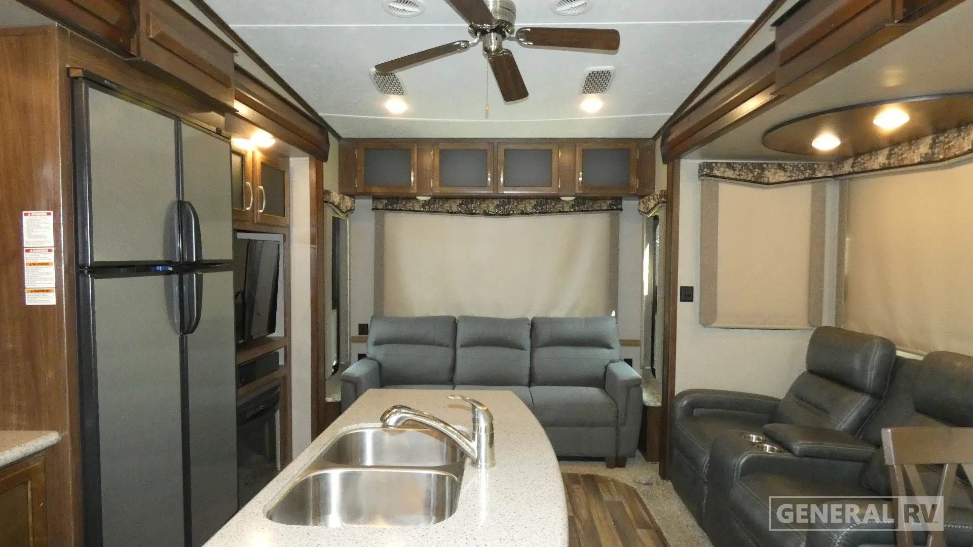 2017 Keystone Montana High Country 305RL - Photo 3