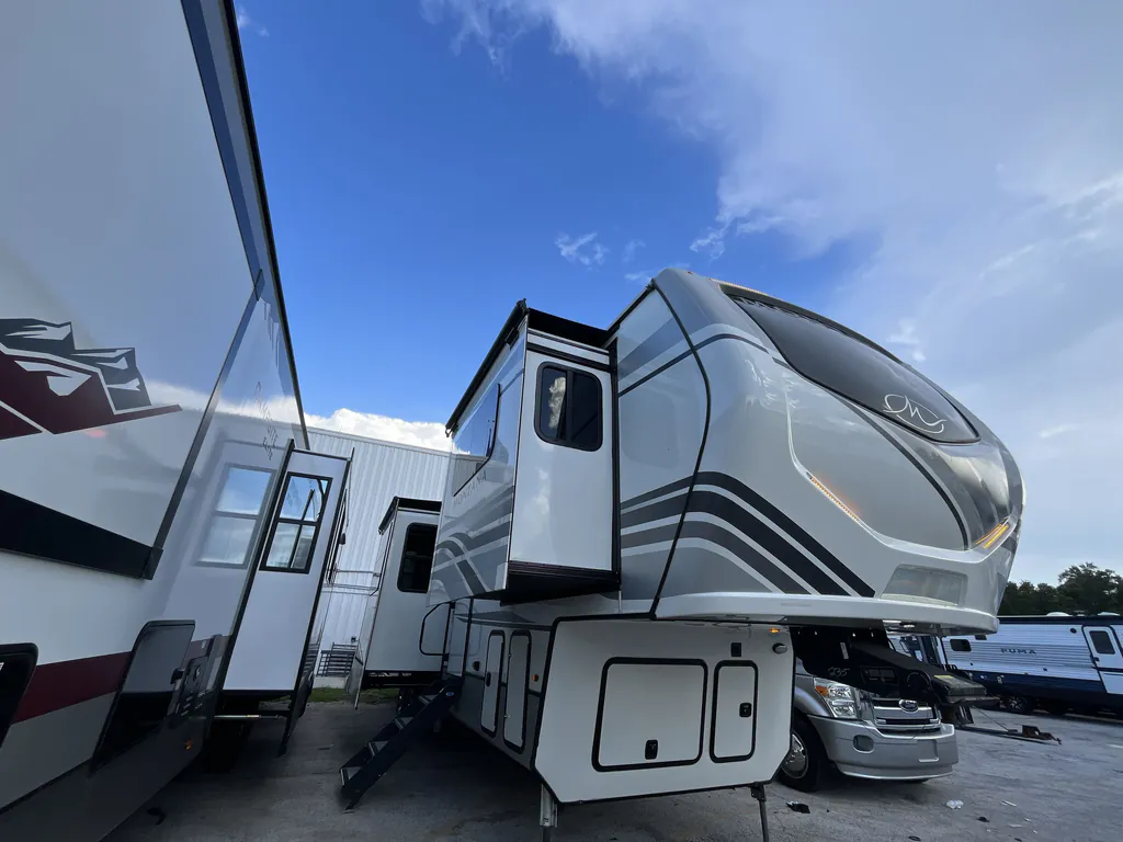 2022 Keystone Montana 3763BP, Photos photo 3