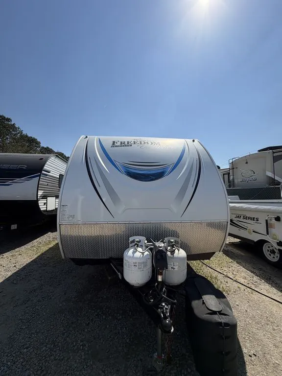 2018 Coachmen Freedom Express 246RKS - Photo 3
