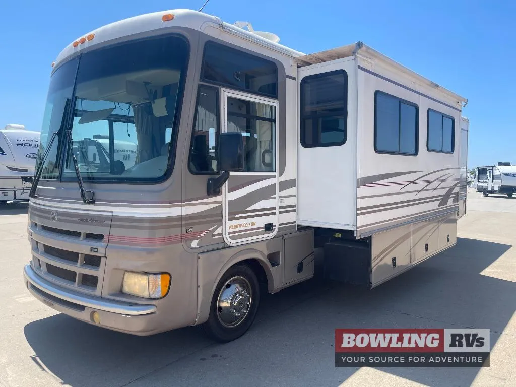 2000 Fleetwood Pace Arrow 33V - Main photo
