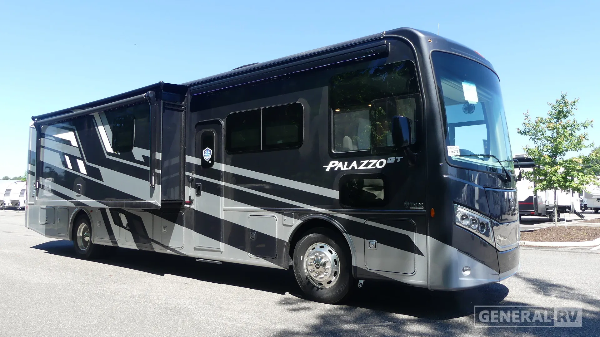 2026 Thor Motor Coach Palazzo GT 37.4 - Photo 2