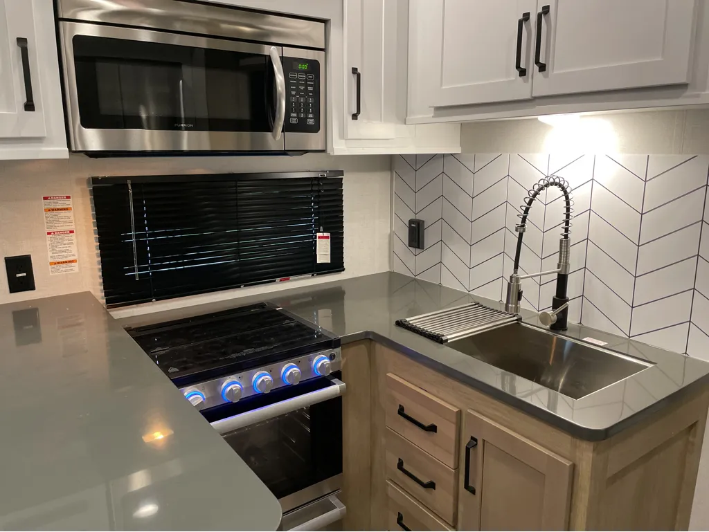 2022 Keystone Raptor 351, Photos photo 9