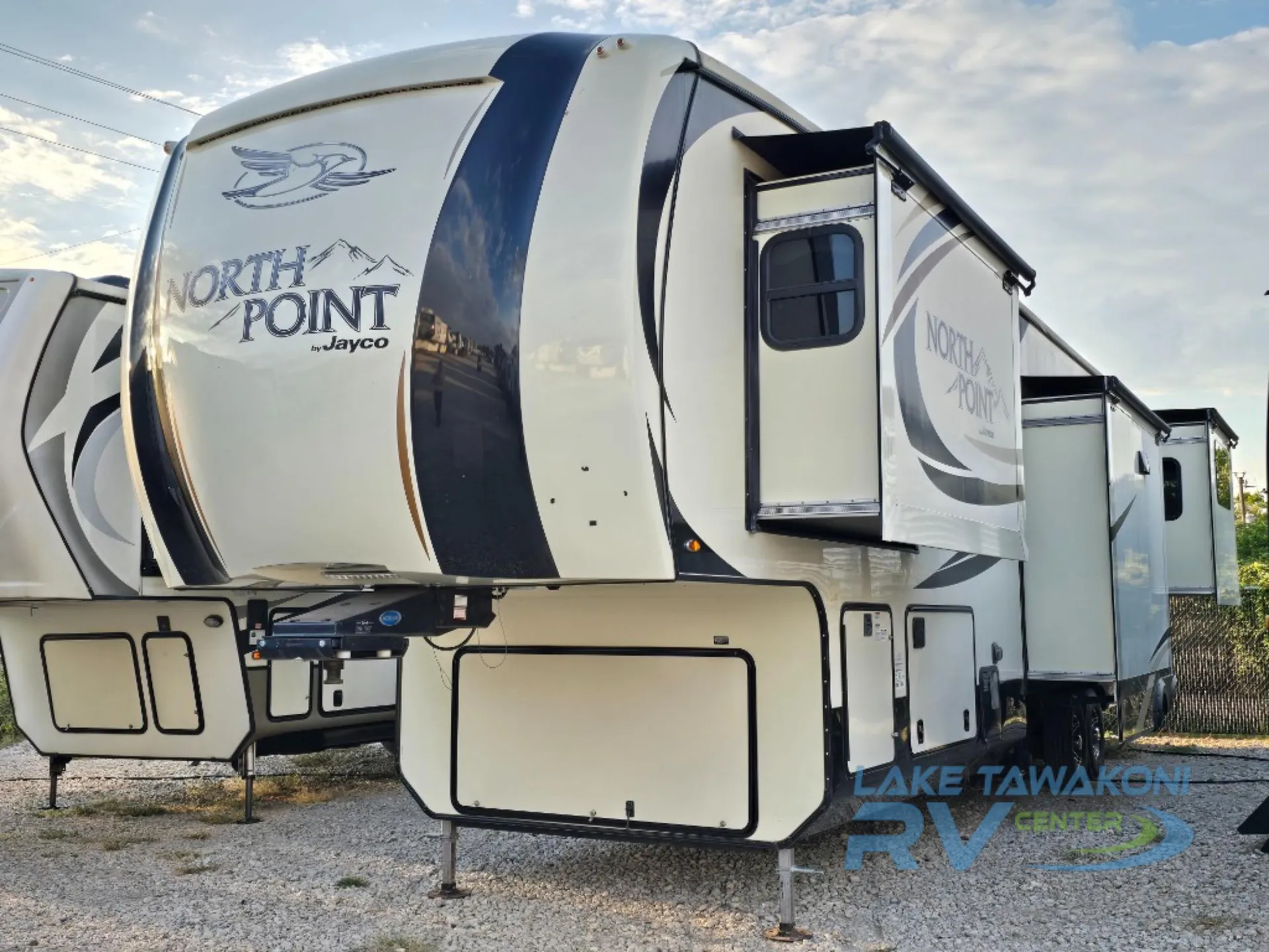 2017 Jayco North Point 387RDFS - Photo 2