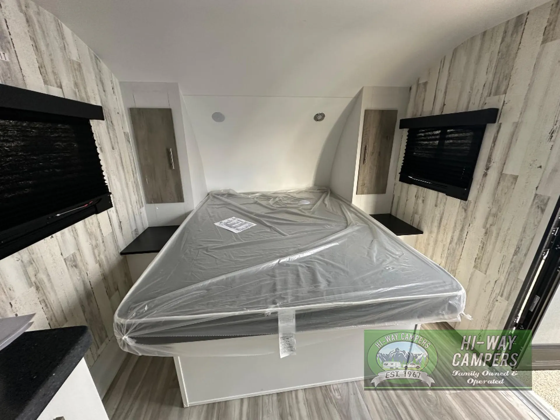 2025 Travel Lite Rove XL 17FQ - Photo 4