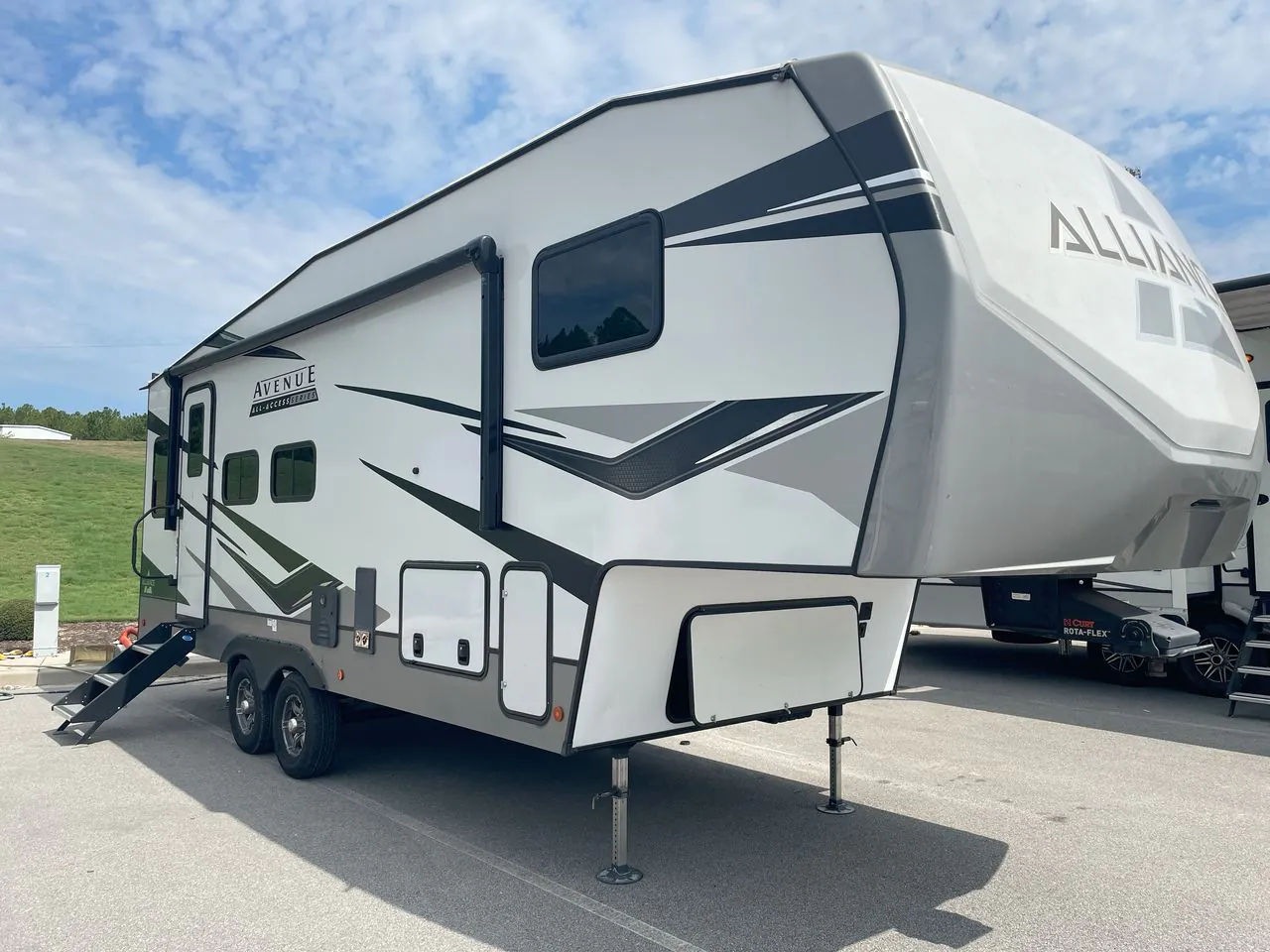 2023 Alliance RV Avenue 26RD - Photo 2