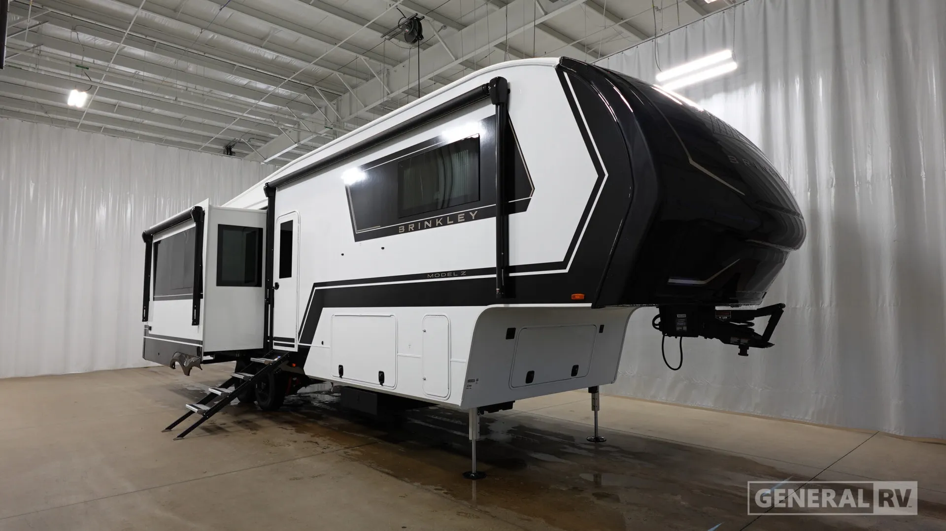 2027 Brinkley Model Z 3200 - Photo 2