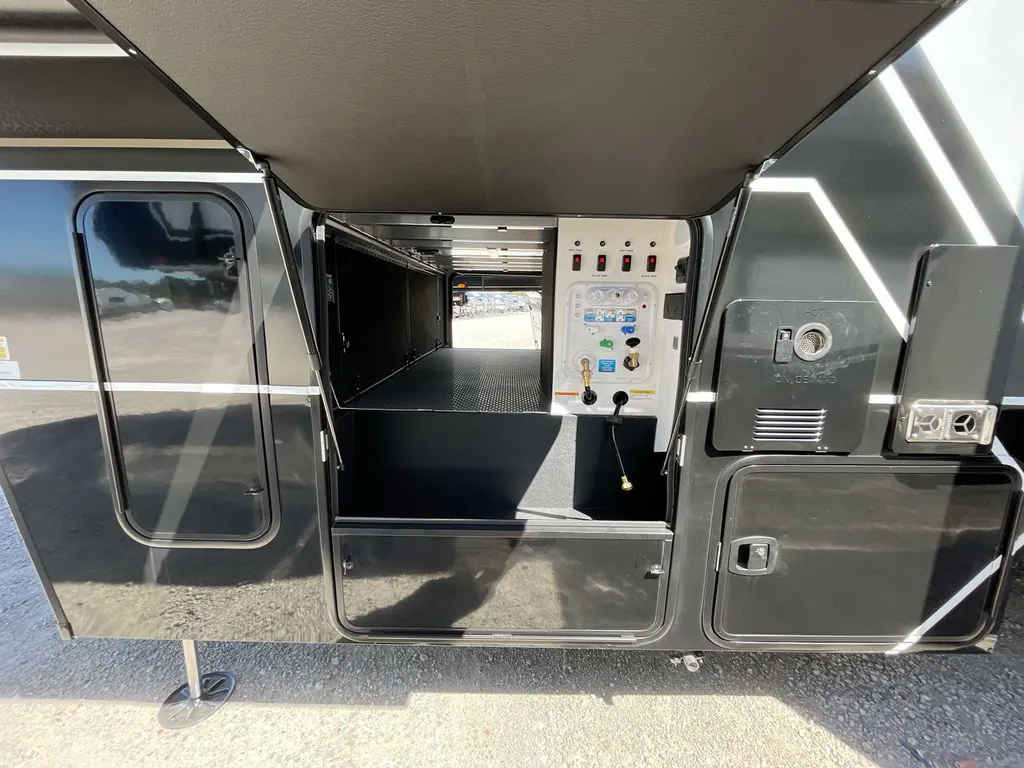 2026 Brinkley Model G 3950, Photos photo 5