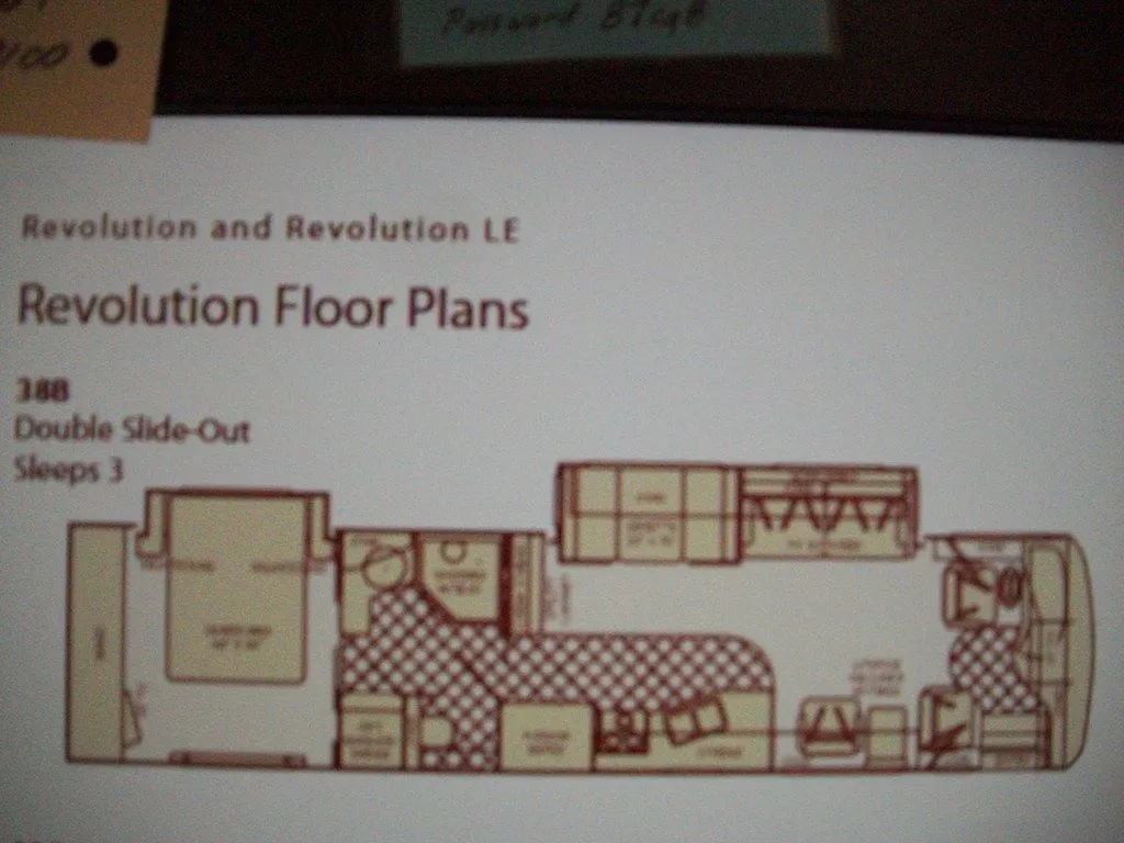 2005 Fleetwood Revolution 38B - Photo 2