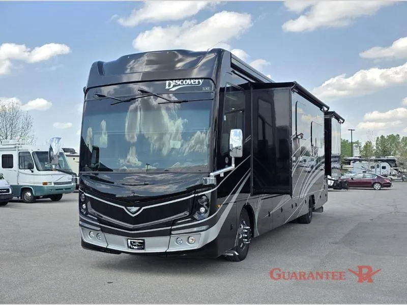2025 Fleetwood RV Discovery 40M - Photo 3