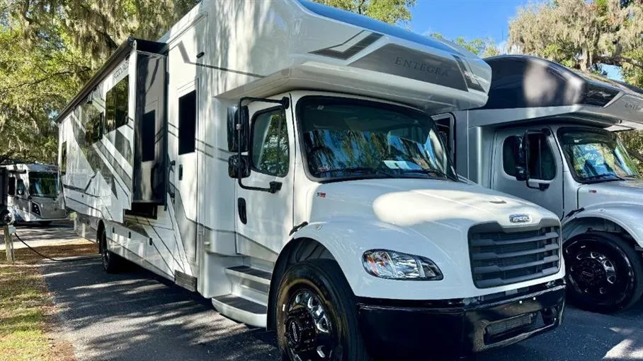 2027 Entegra Coach Accolade XL 37M - Photo 2