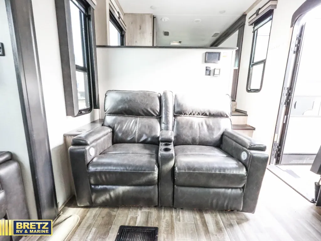 2021 Keystone Alpine 3790FK - Photo 4
