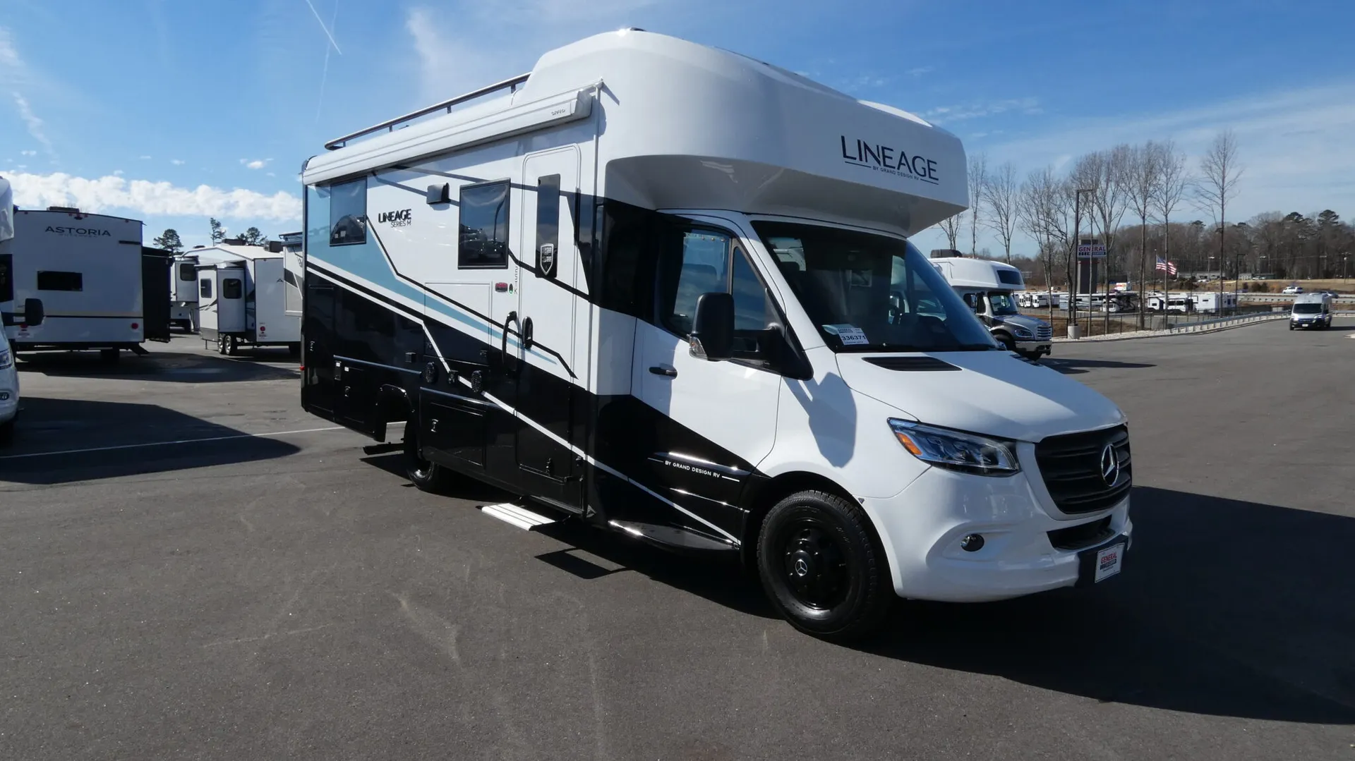 2026 Grand Design Lineage Series M 25TK - Photo 2