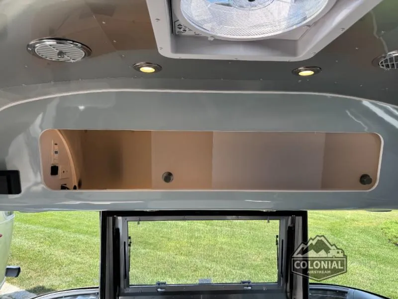 2026 Airstream International 27FB - Photo 4