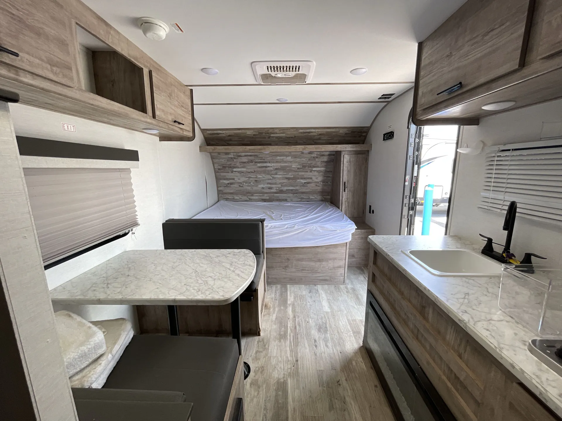 2025 gulf stream Enlighten 17BH — living area main