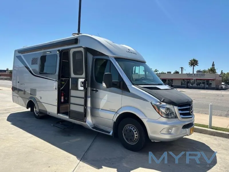 2015 Leisure Travel Unity 24MB - Main photo