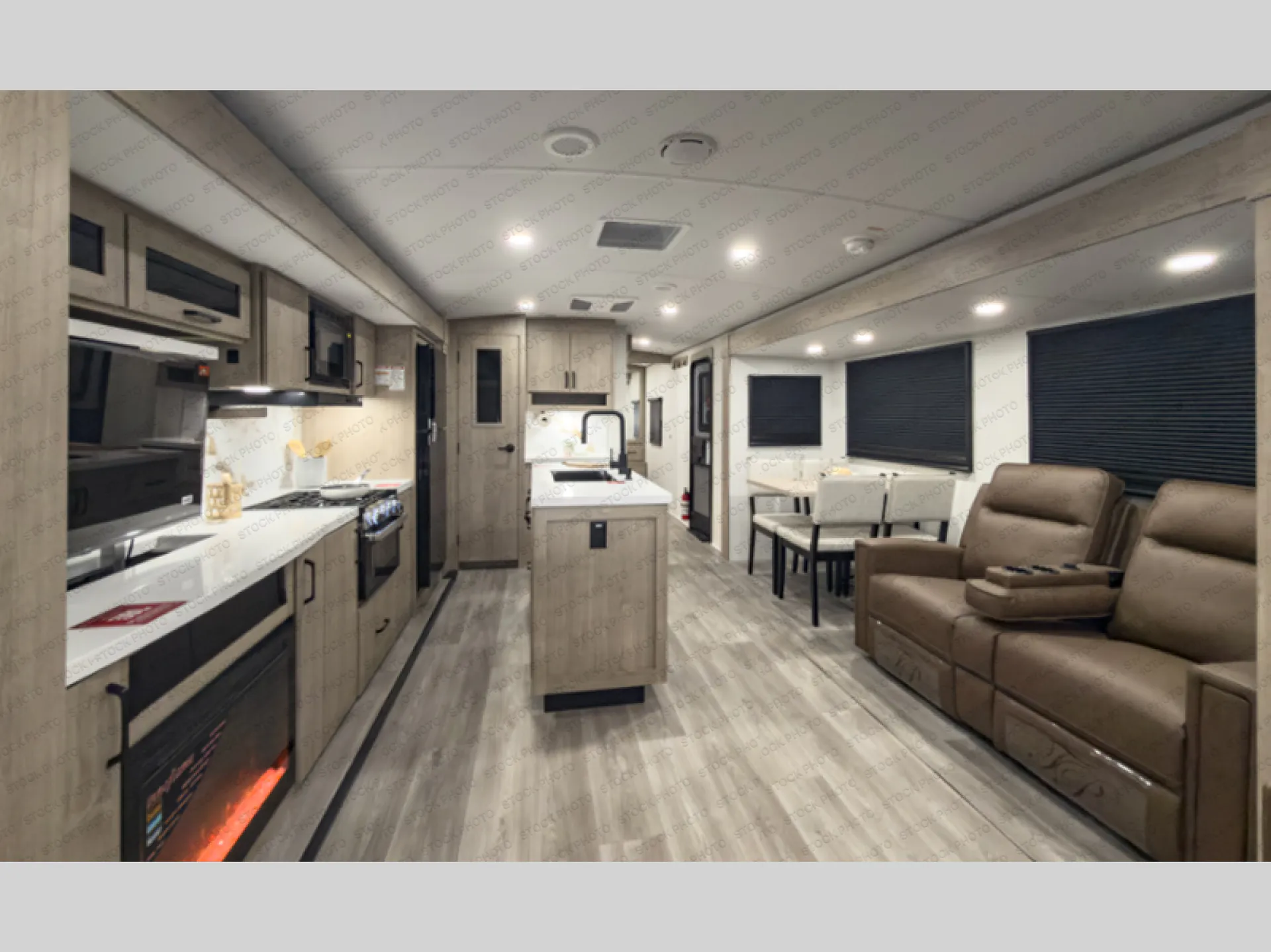 2027 Grand Design Imagine 2970RL - Photo 3