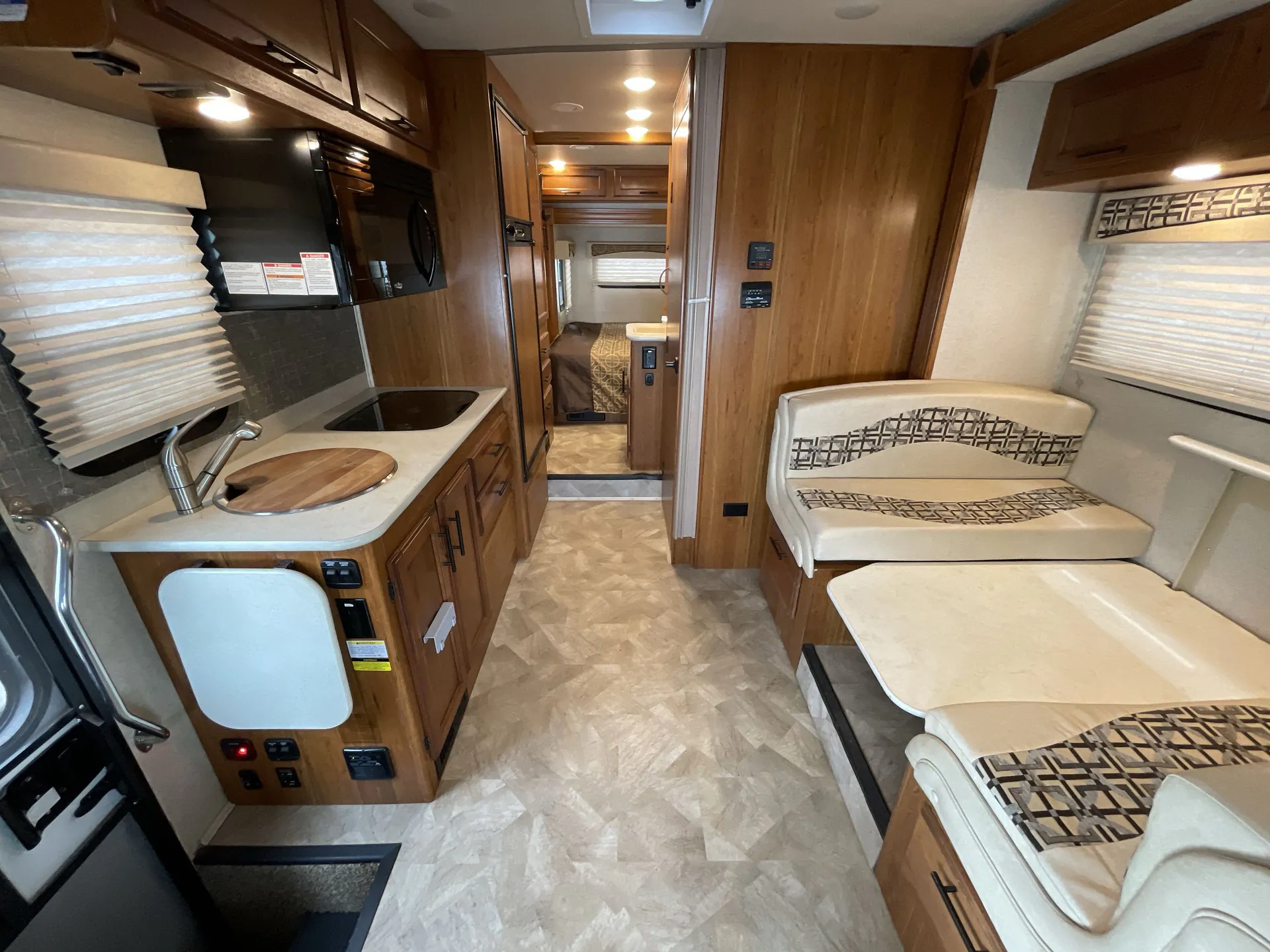 2016 Jayco Melbourne 24K - Photo 4