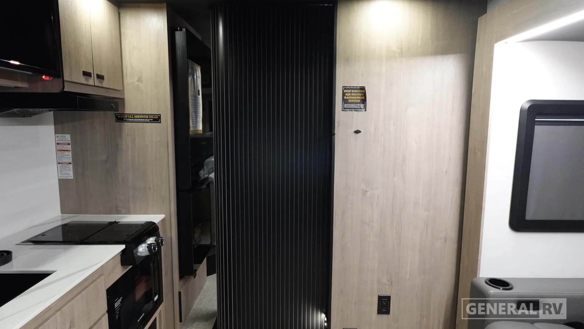 2026 Grand Design Lineage Series M 25TK - Photo 3