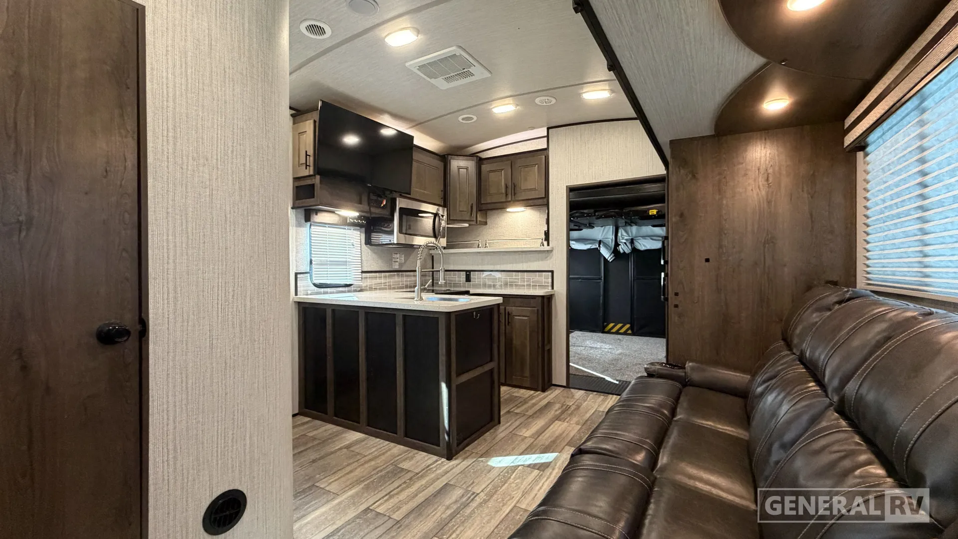 2021 Heartland Torque 322 - Photo 3