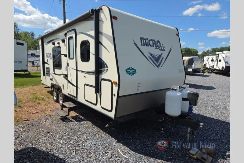 2017 Forest River Flagstaff Micro Lite 23LB - Photo 2