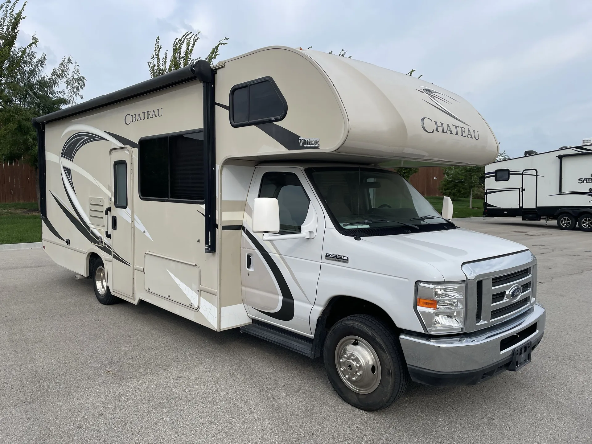 2018 Thor Motor Coach Chateau 26B - Photo 2