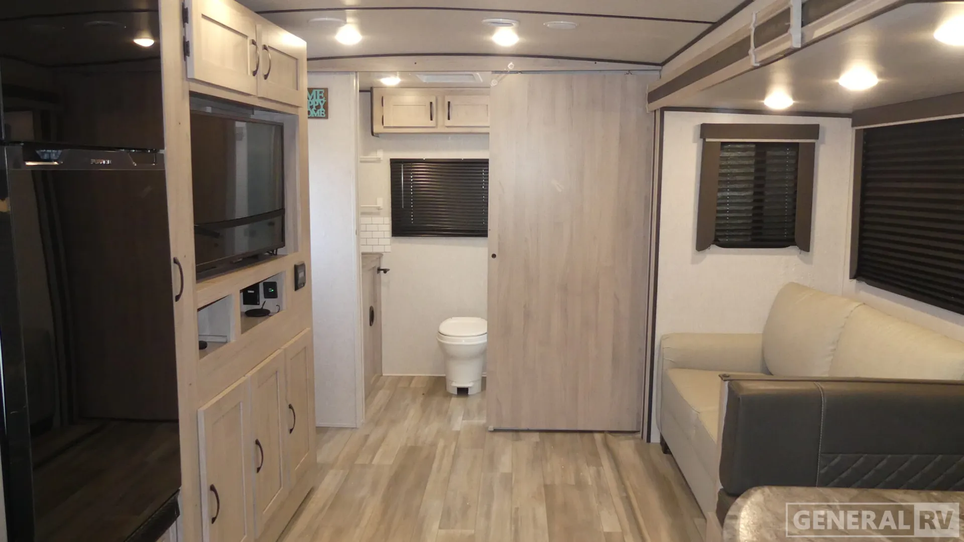 2022 Coachmen Northern Spirit Ultra Lite 2557RB - Photo 3